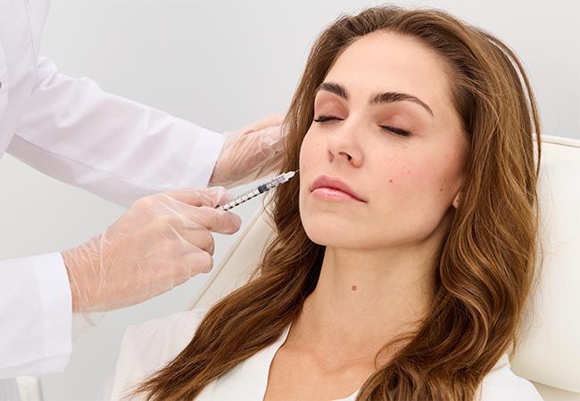 Врач-косметолог «Подружек» преображает клиента